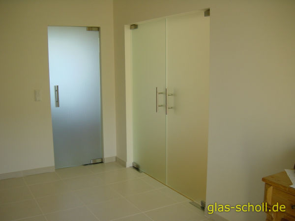 Satinato Ganzglas-Tür-Anlagen von Glas Scholl