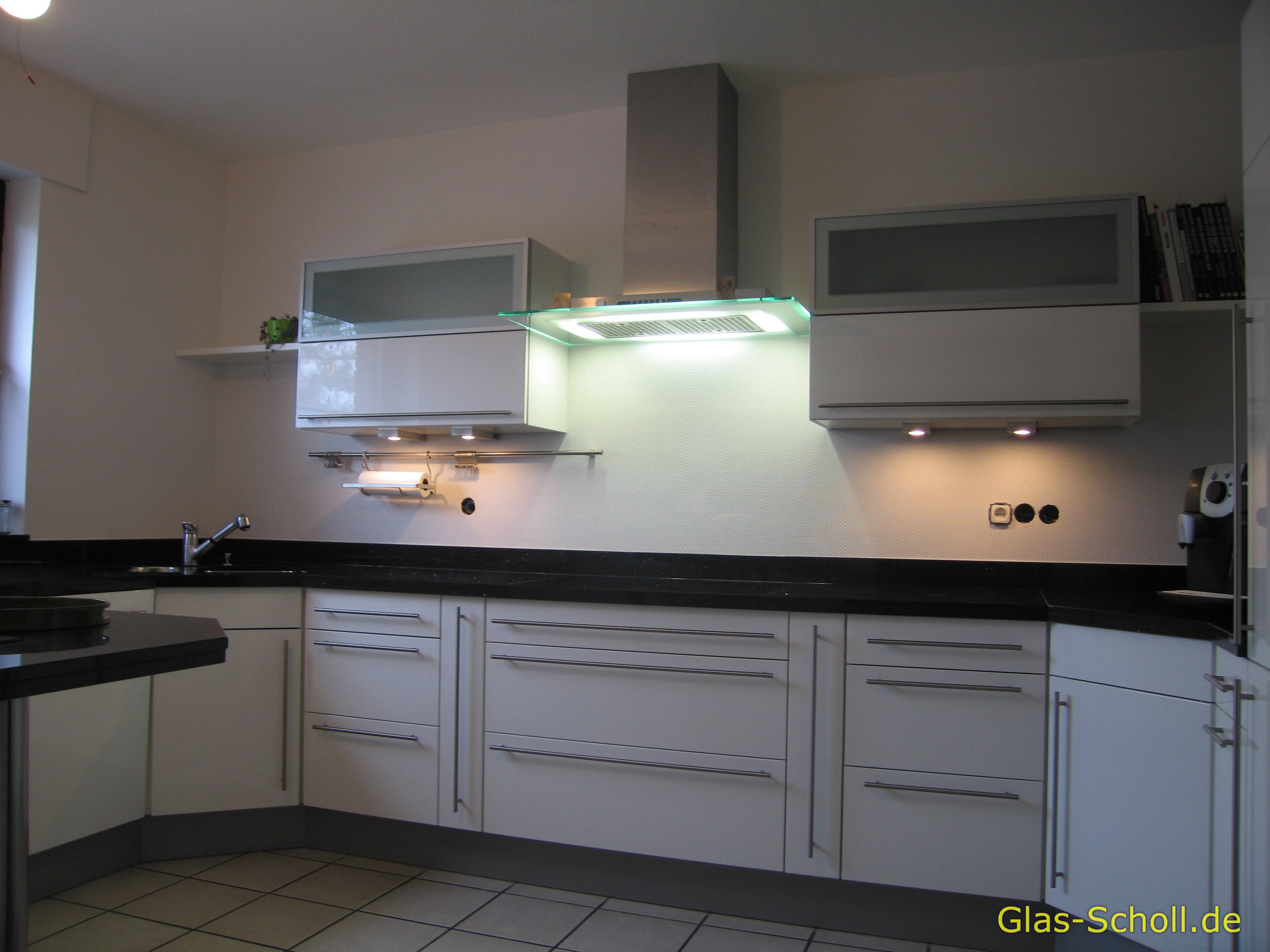 Küchenspritzschutz aus Glas über 4m von www.glas-scholl.de