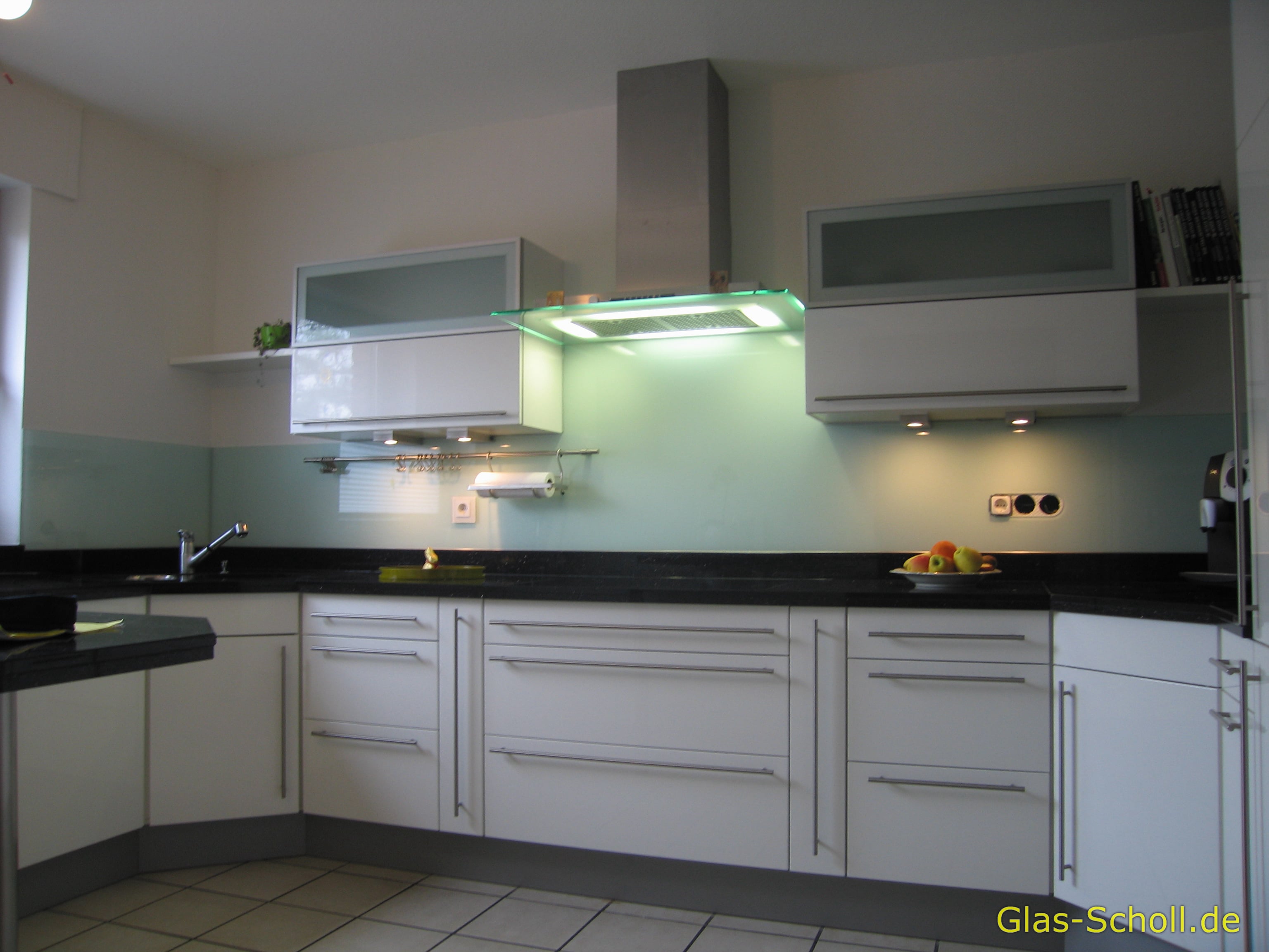 Küchenspritzschutz aus Glas über 4m von www.glas-scholl.de