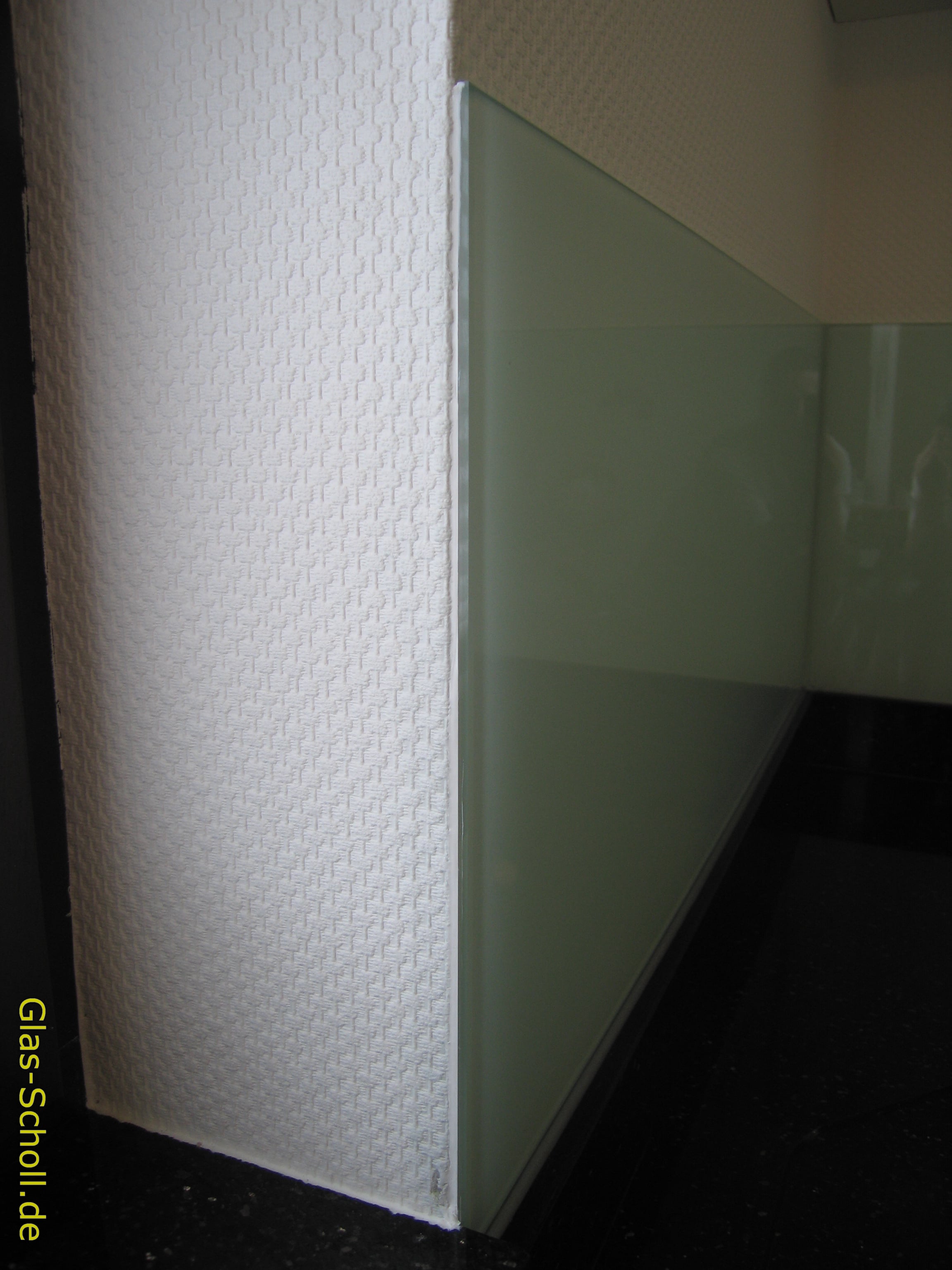 Küchenspritzschutz aus Glas über 4m von www.glas-scholl.de