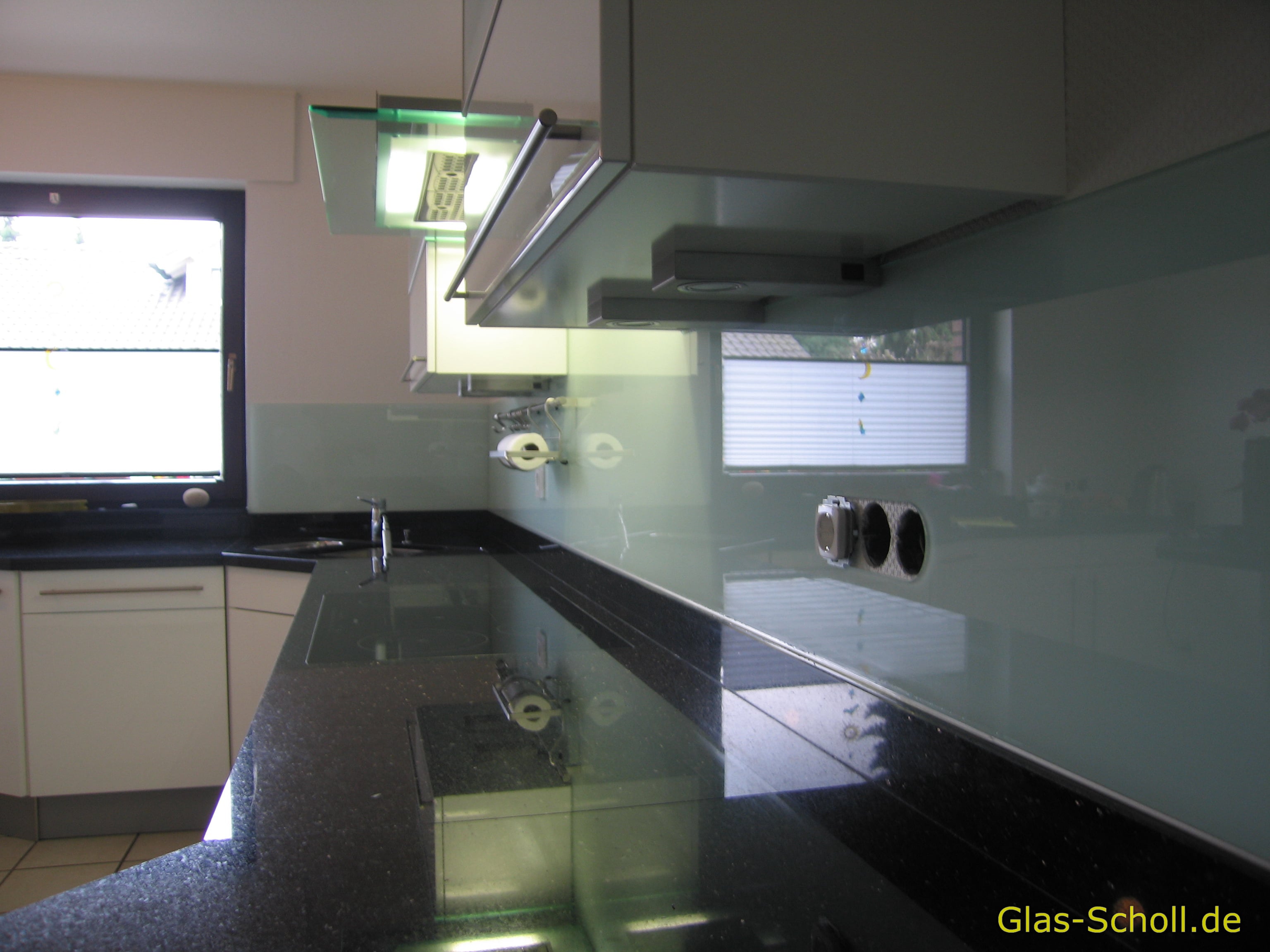 Küchenspritzschutz aus Glas über 4m von www.glas-scholl.de