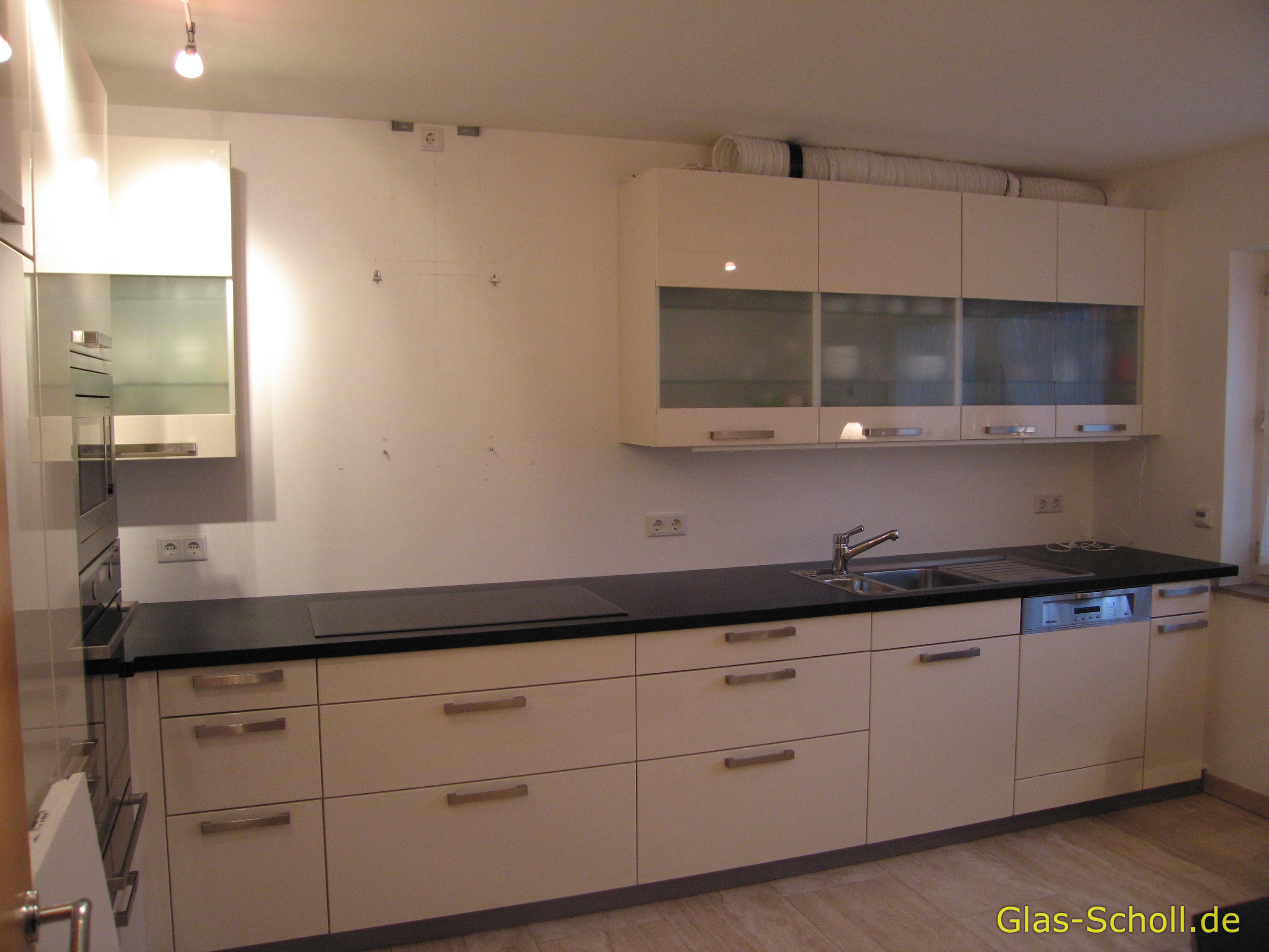 Weissglas Modell-Küchenspritzschutz aus Glas 4m von www.glas-scholl.de