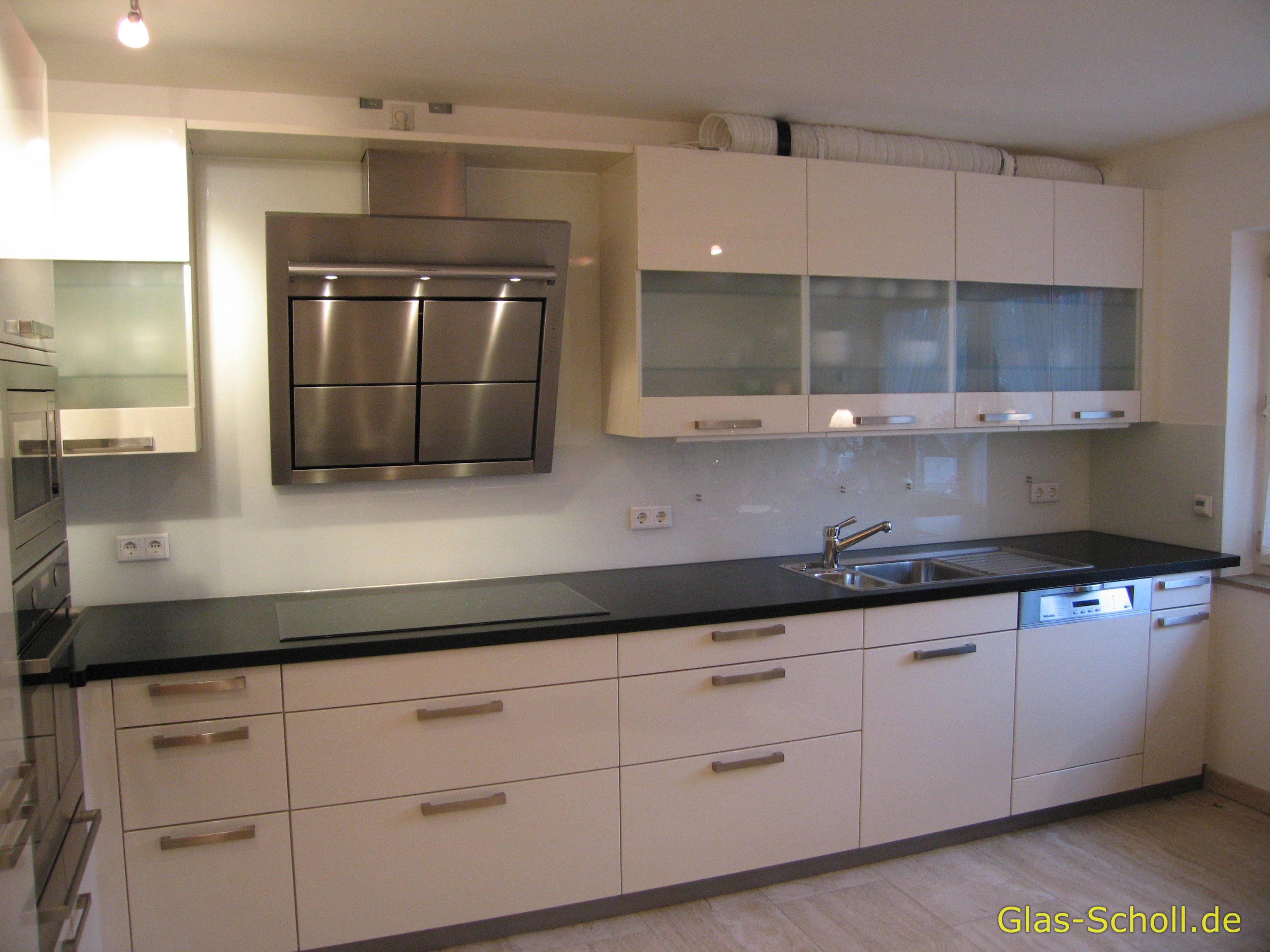 Weissglas Modell-Küchenspritzschutz aus Glas 4m von www.glas-scholl.de