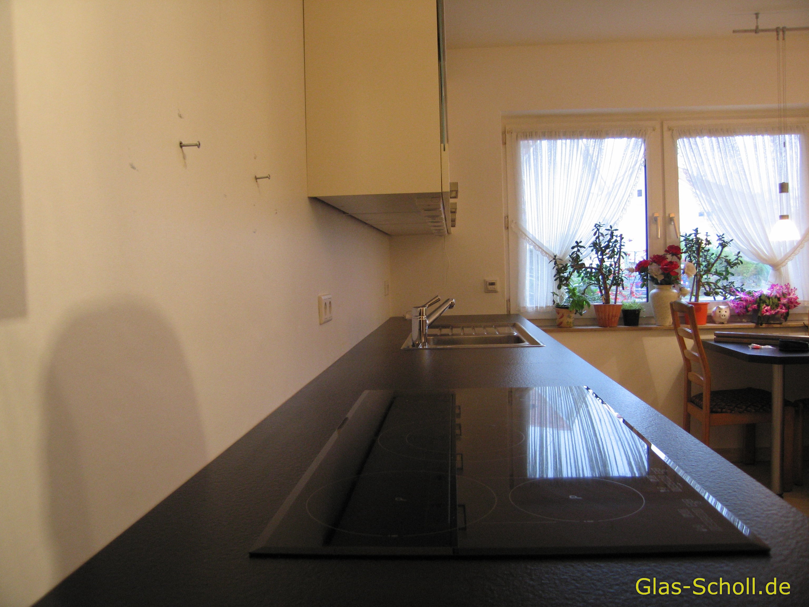 Weissglas Modell-Küchenspritzschutz aus Glas 4m von www.glas-scholl.de