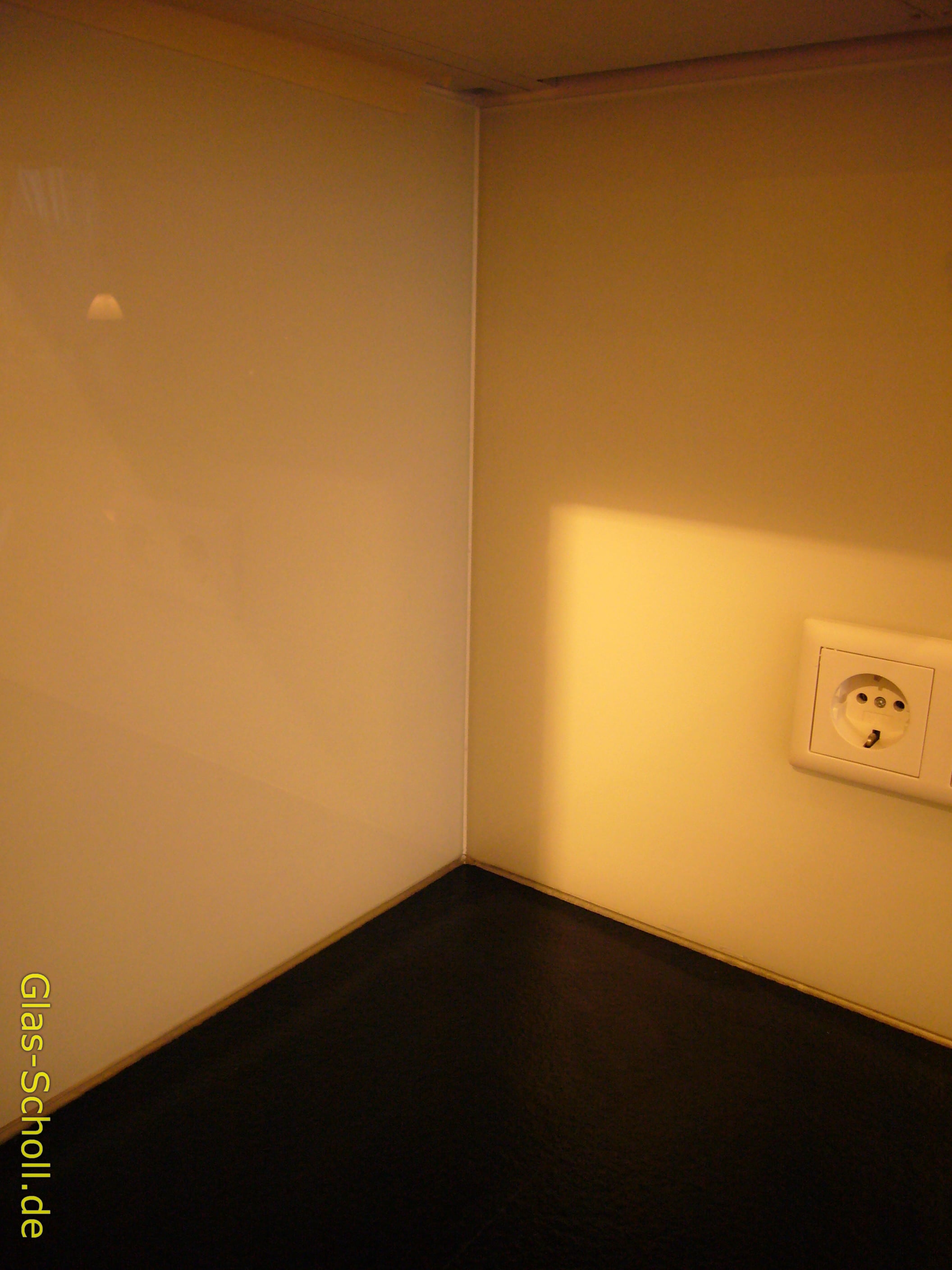 Weissglas Modell-Küchenspritzschutz aus Glas 4m von www.glas-scholl.de