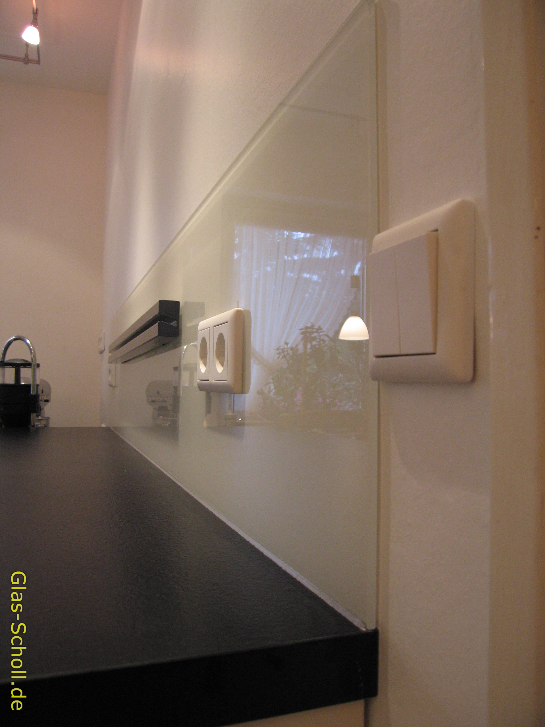 Weissglas Modell-Küchenspritzschutz aus Glas 4m von www.glas-scholl.de