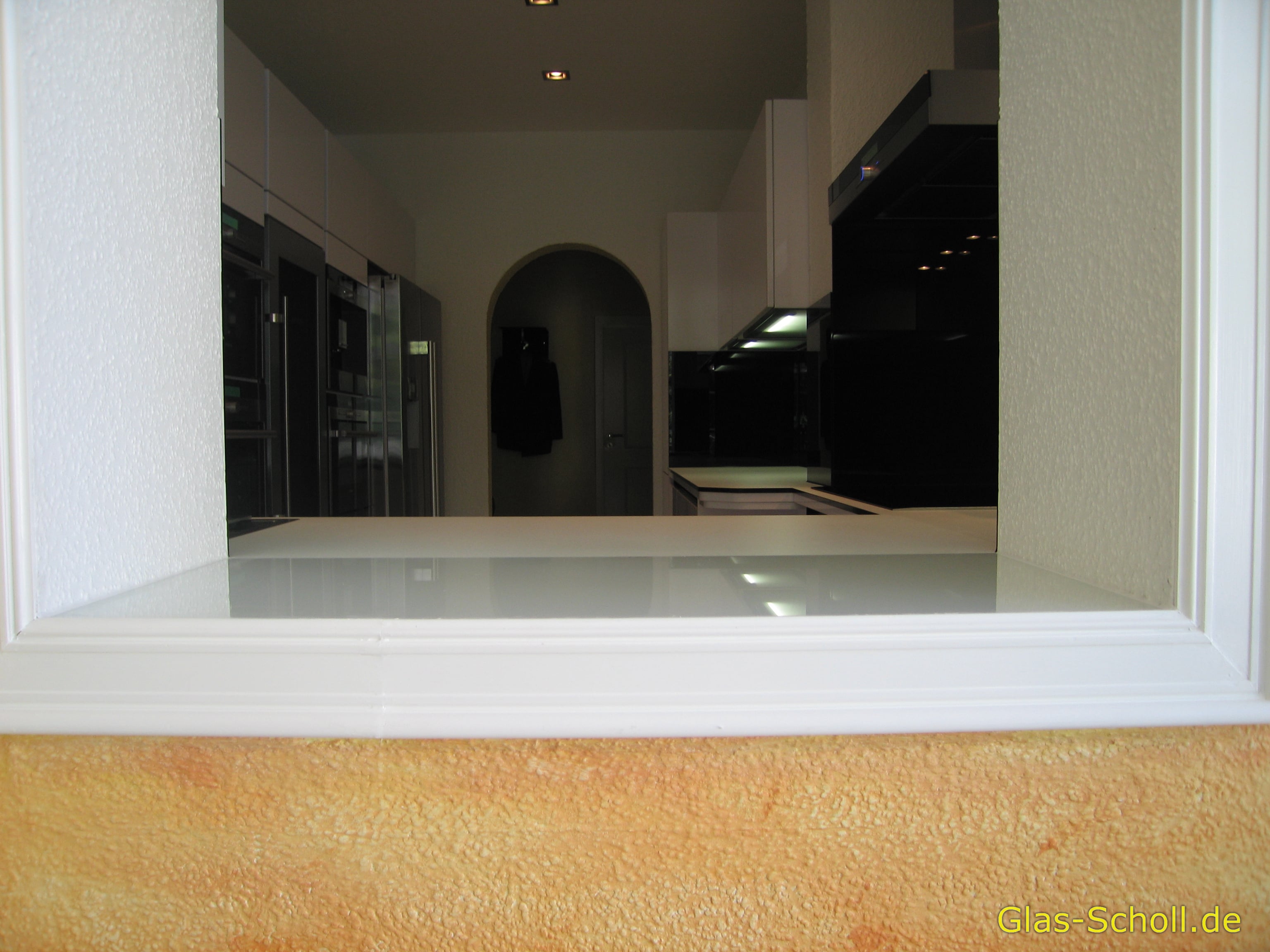 schwarzer Rundum-Küchenspritzschutz von www.glas-scholl.de