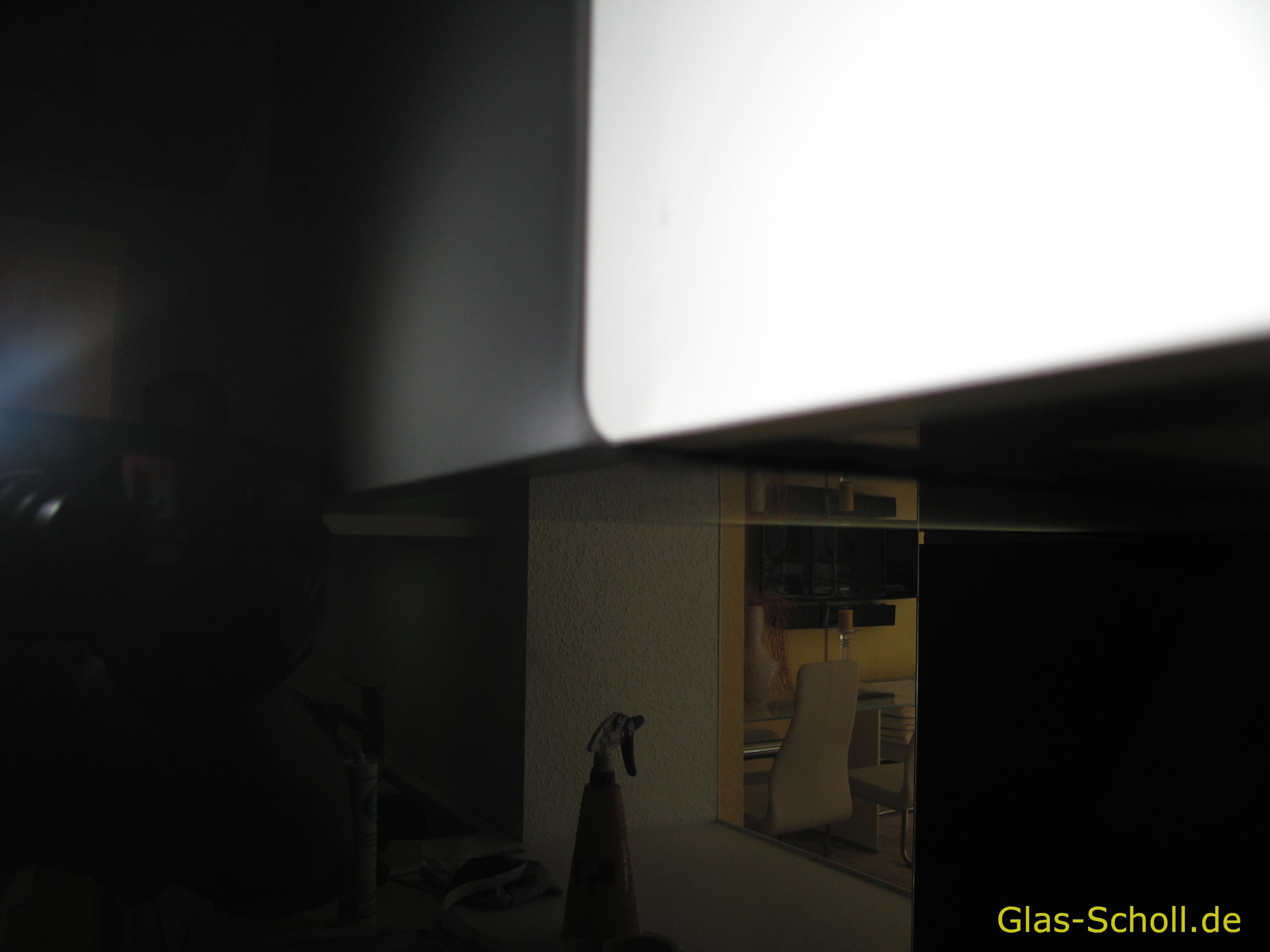 schwarzer Rundum-Küchenspritzschutz von www.glas-scholl.de