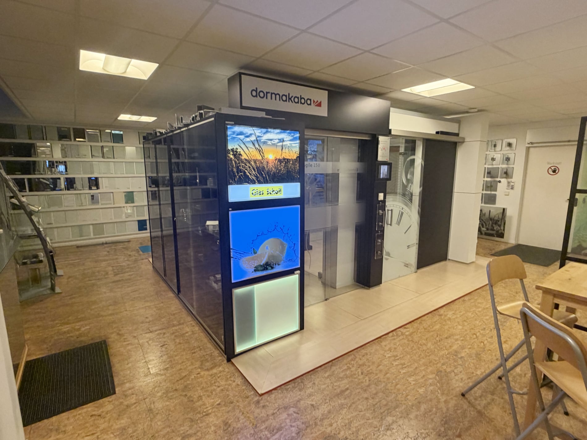 Großer Glas-Showroom von Glas Scholl in Duisburg