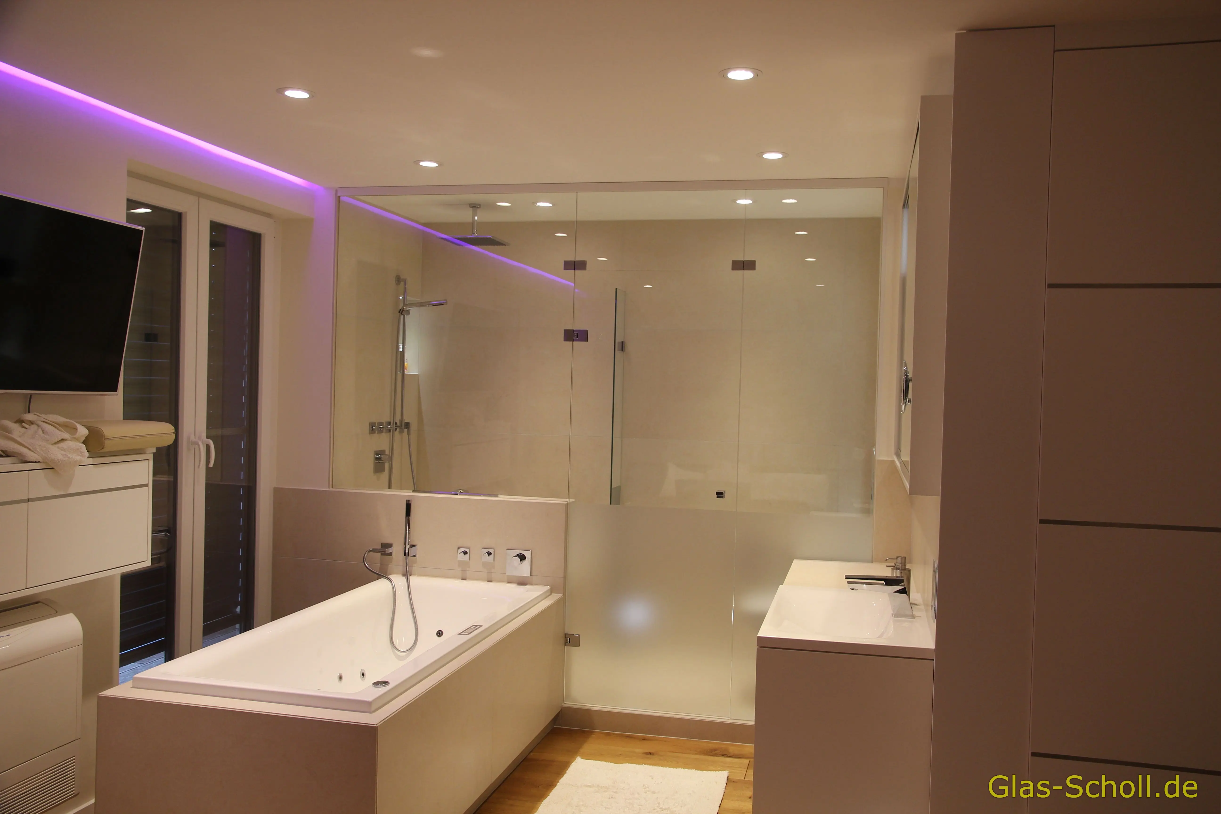 Glasduschkombination in einem Luxus-Badezimmer von Glas Scholl